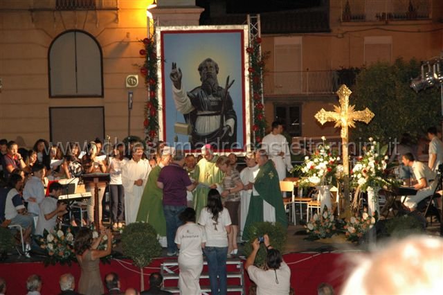 DSC_3487.JPG - Festività 2010 Concelebrazione Eucaristica in Piazza Duomo, presieduta da S.E. Mons. Fr. Calogero Peri, vescovo di Caltagirone